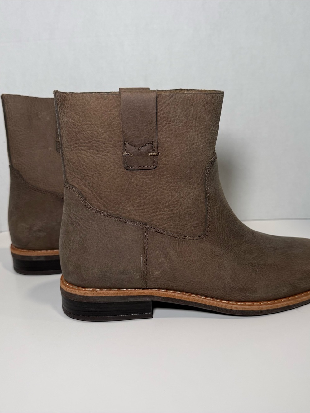 Roots Tribe Suede Ankle Boots Size 8 NWOT Fall Footwear